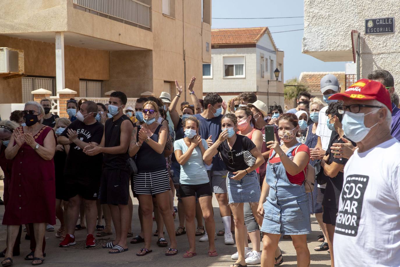 Fotos: Tensión en Los Nietos por llegar argelinos en cuarentena