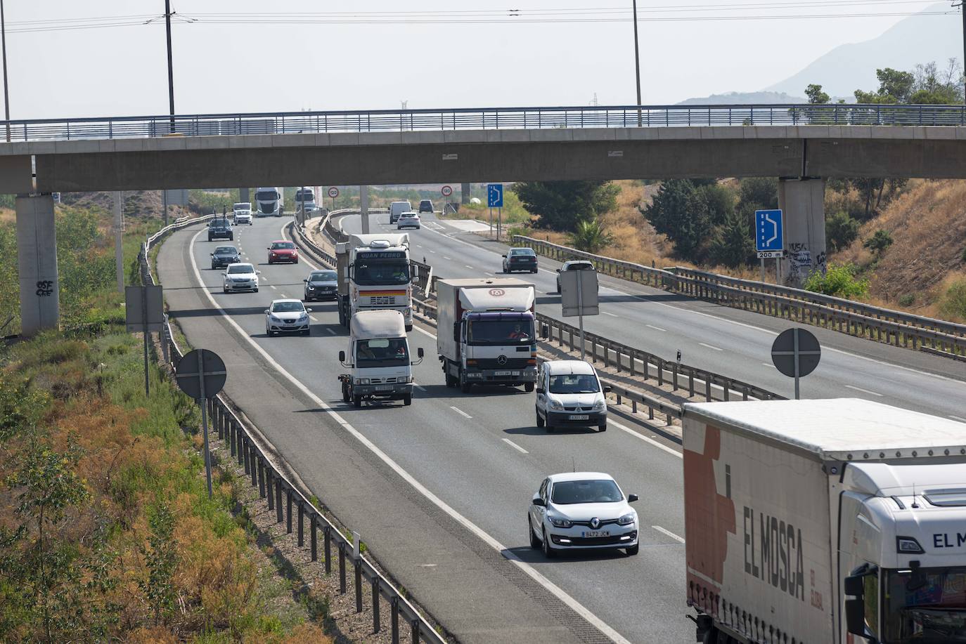 Fotos: Los desplazamientos por carretera en la Region caen un 20% pese al fin de las restricciones