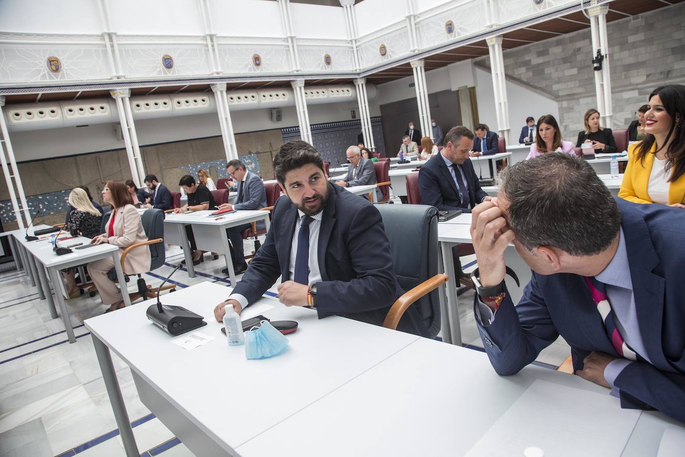 Diputados en el Pleno de la Asamblea Regional.