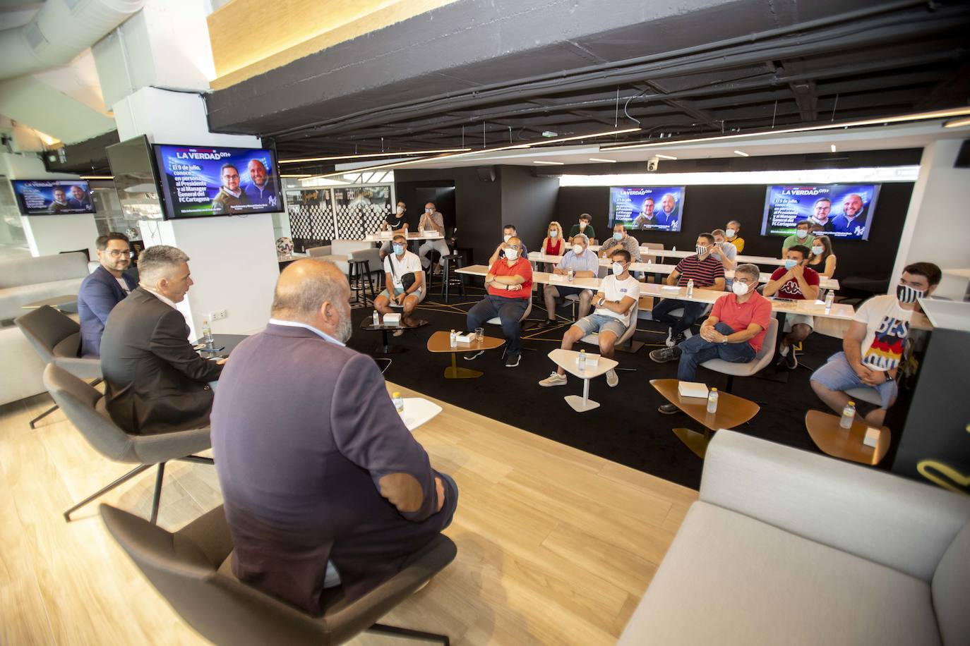 Fotos: Belmonte y Breis, con los suscriptores de LA VERDAD