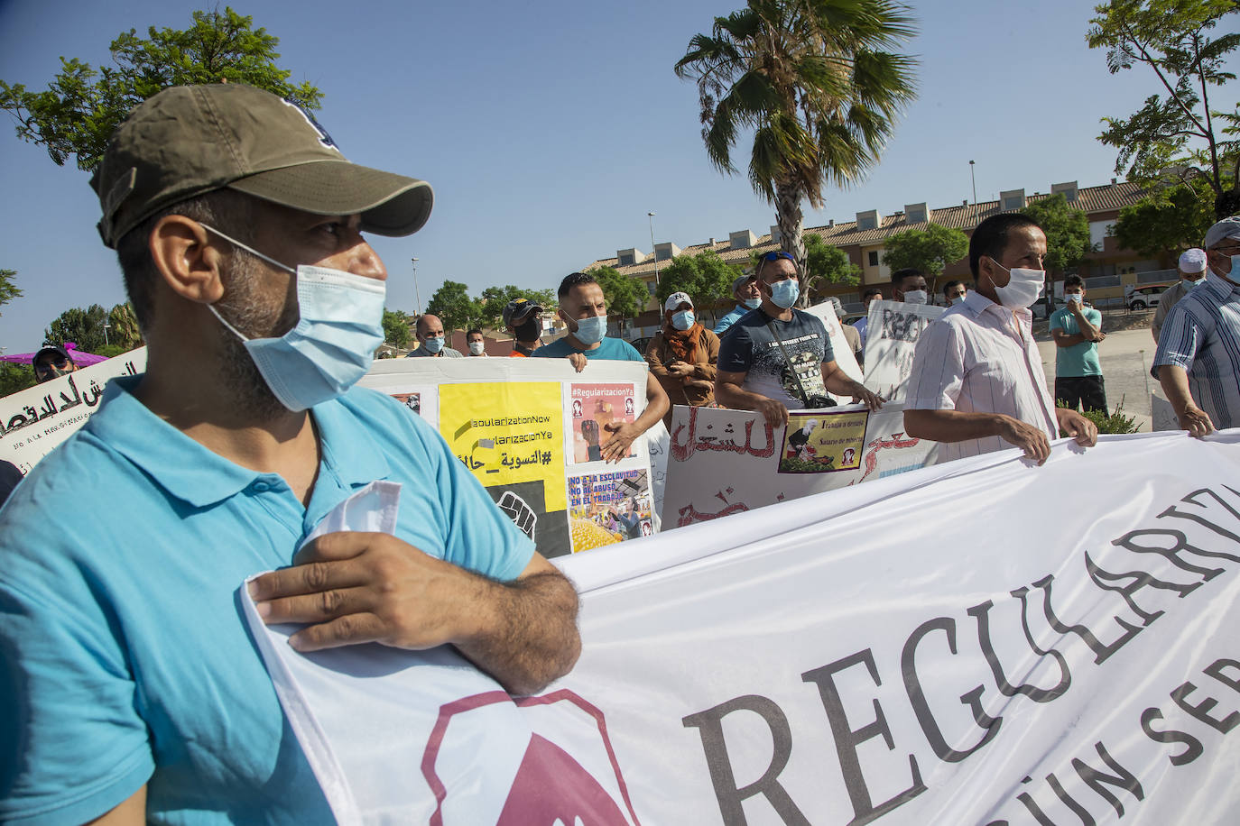 Fotos: Inmigrantes se concentran en Torre Pacheco para reclamar mejores condiciones laborales