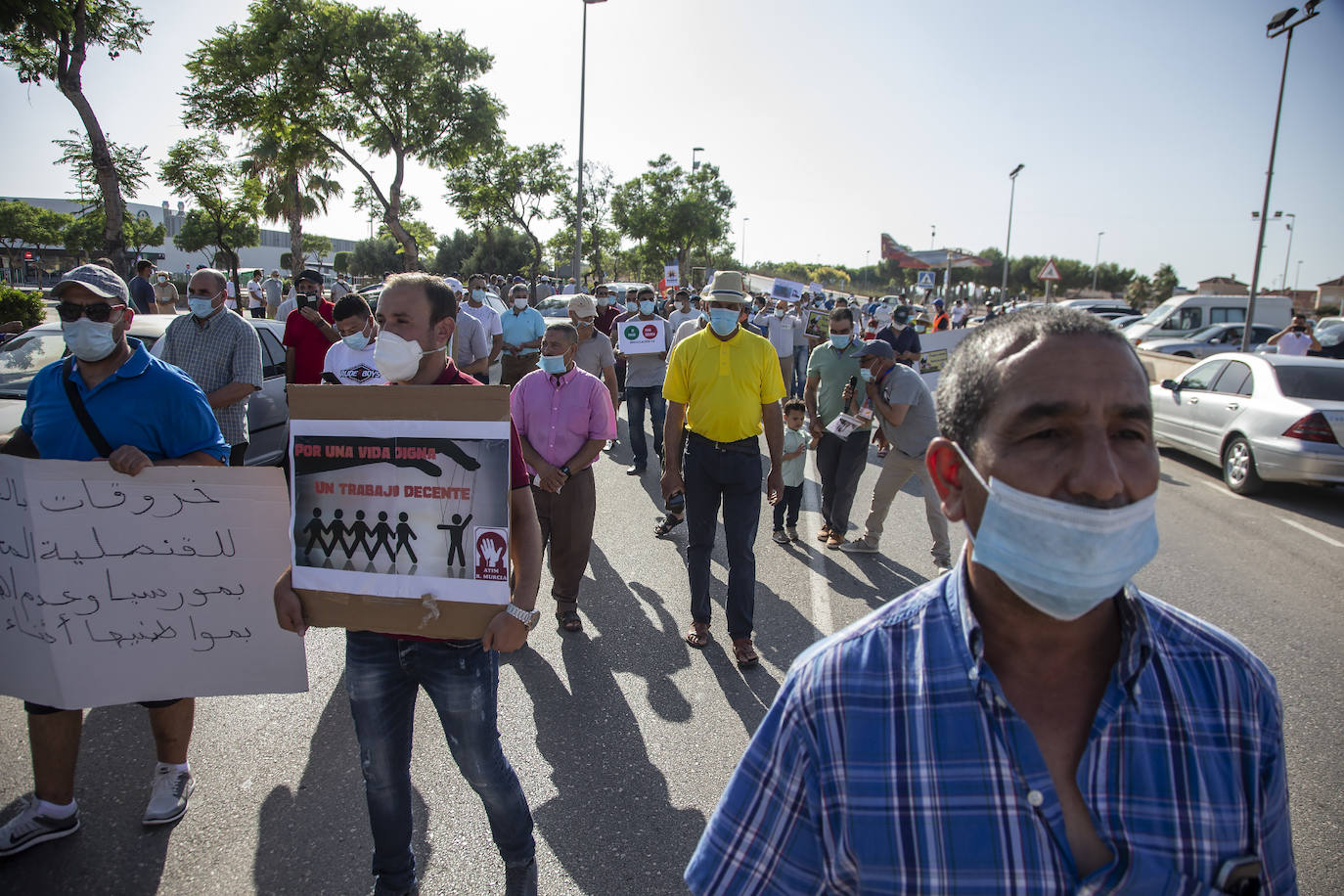 Fotos: Inmigrantes se concentran en Torre Pacheco para reclamar mejores condiciones laborales