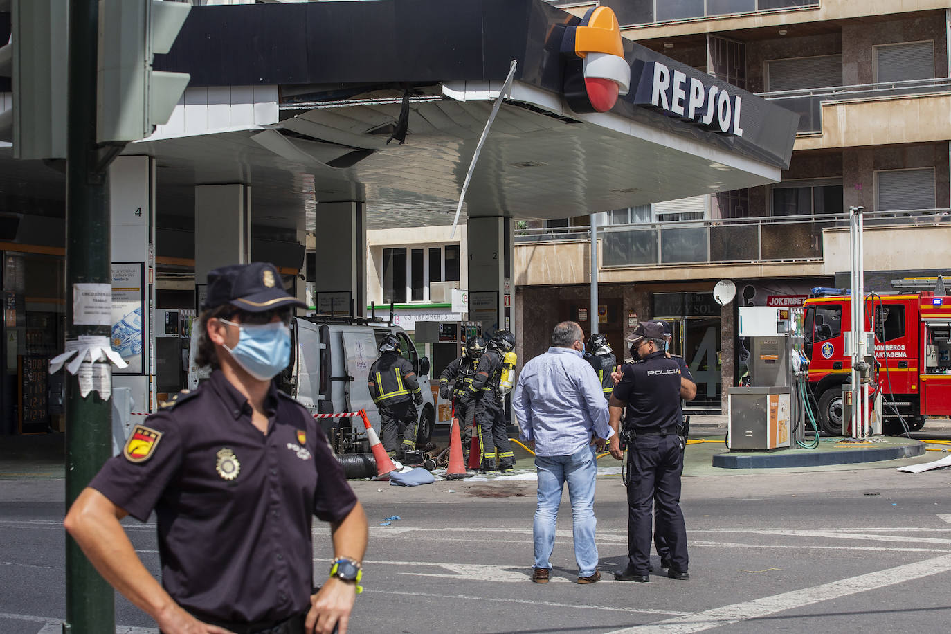 Fotos: Explosión en una gasolinera de Cartagena