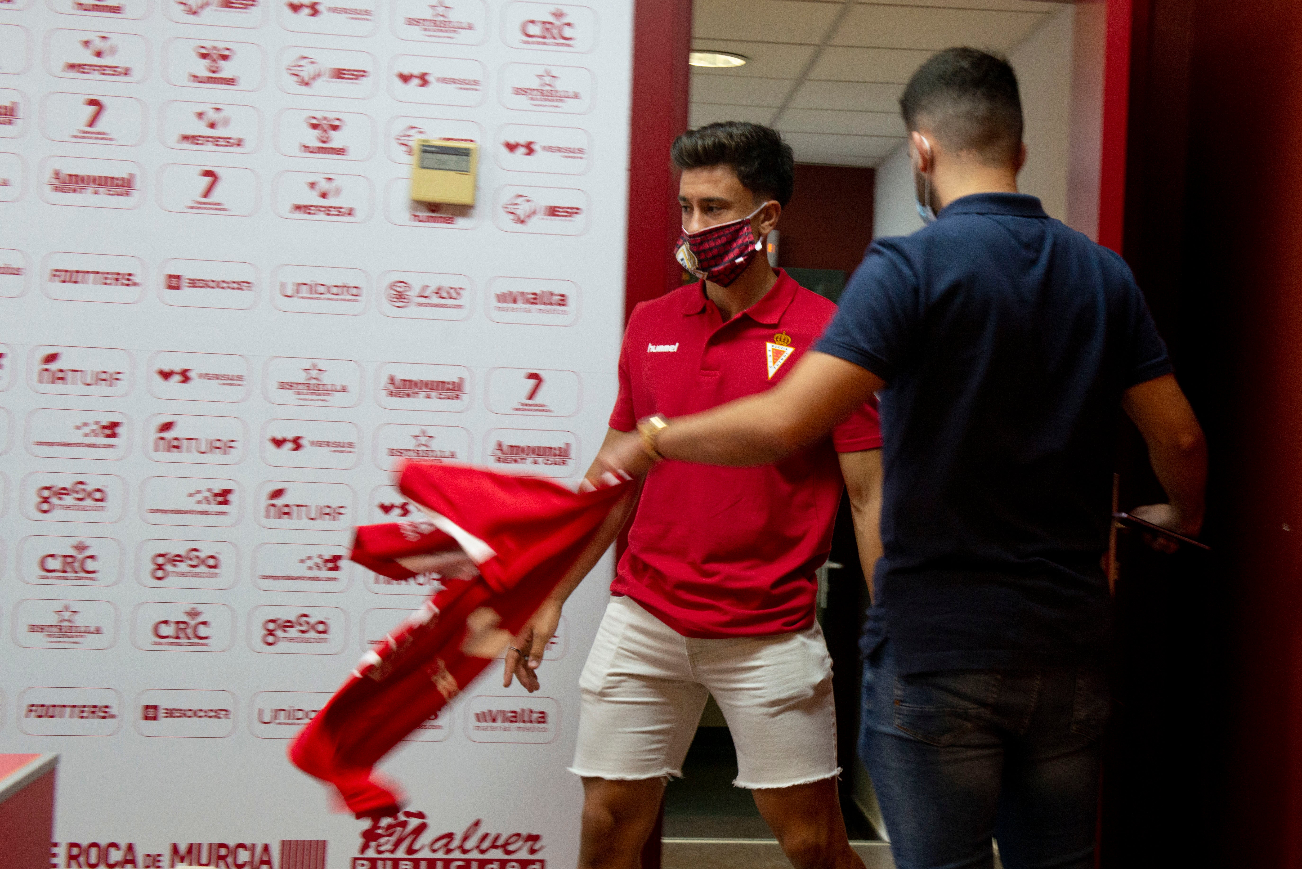 Fotos: Presentación de Junior Martínez como jugador del Real Murcia