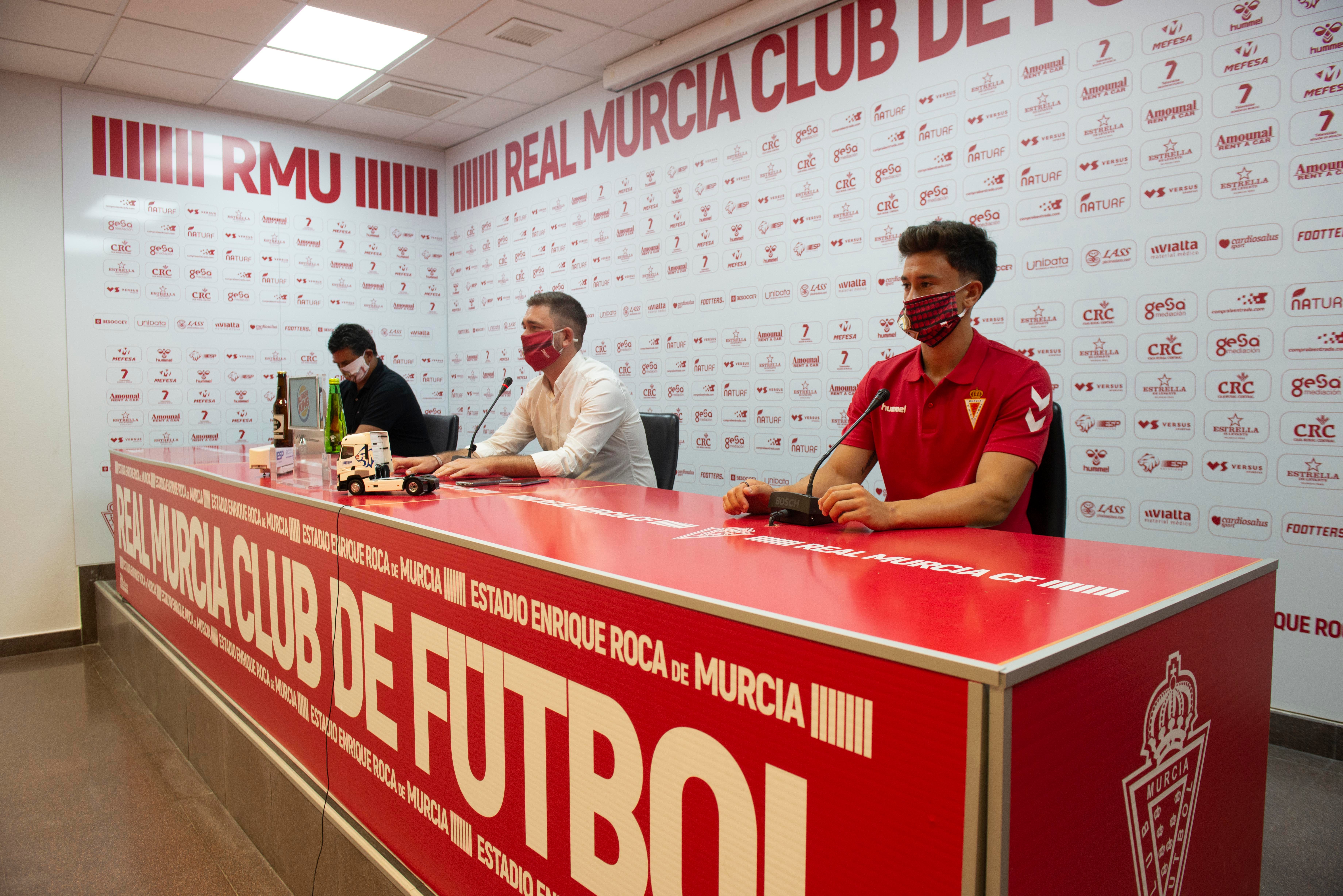 Fotos: Presentación de Junior Martínez como jugador del Real Murcia