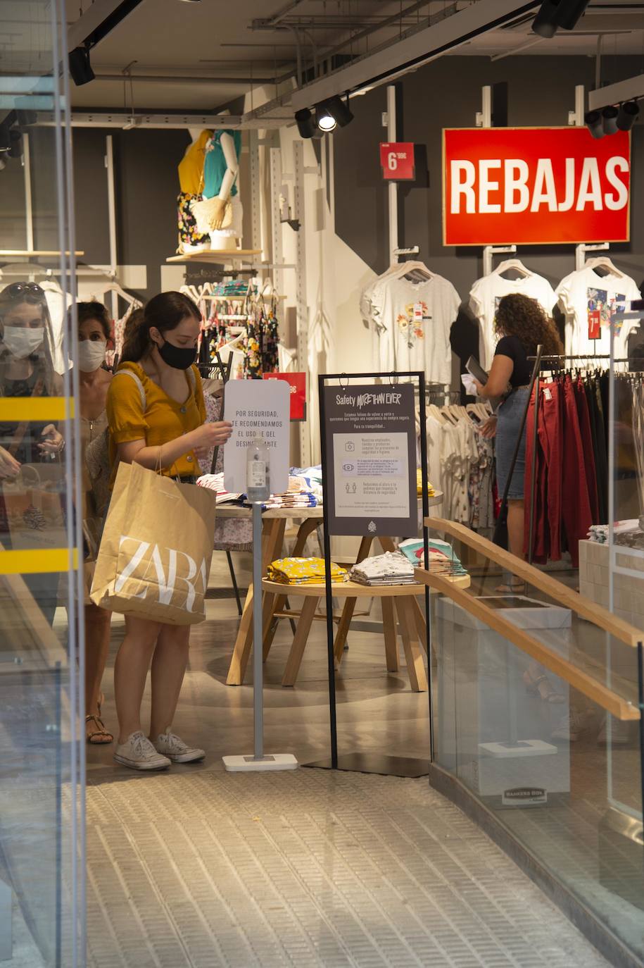 Fotos: Sigue la campaña de rebajas en Cartagena