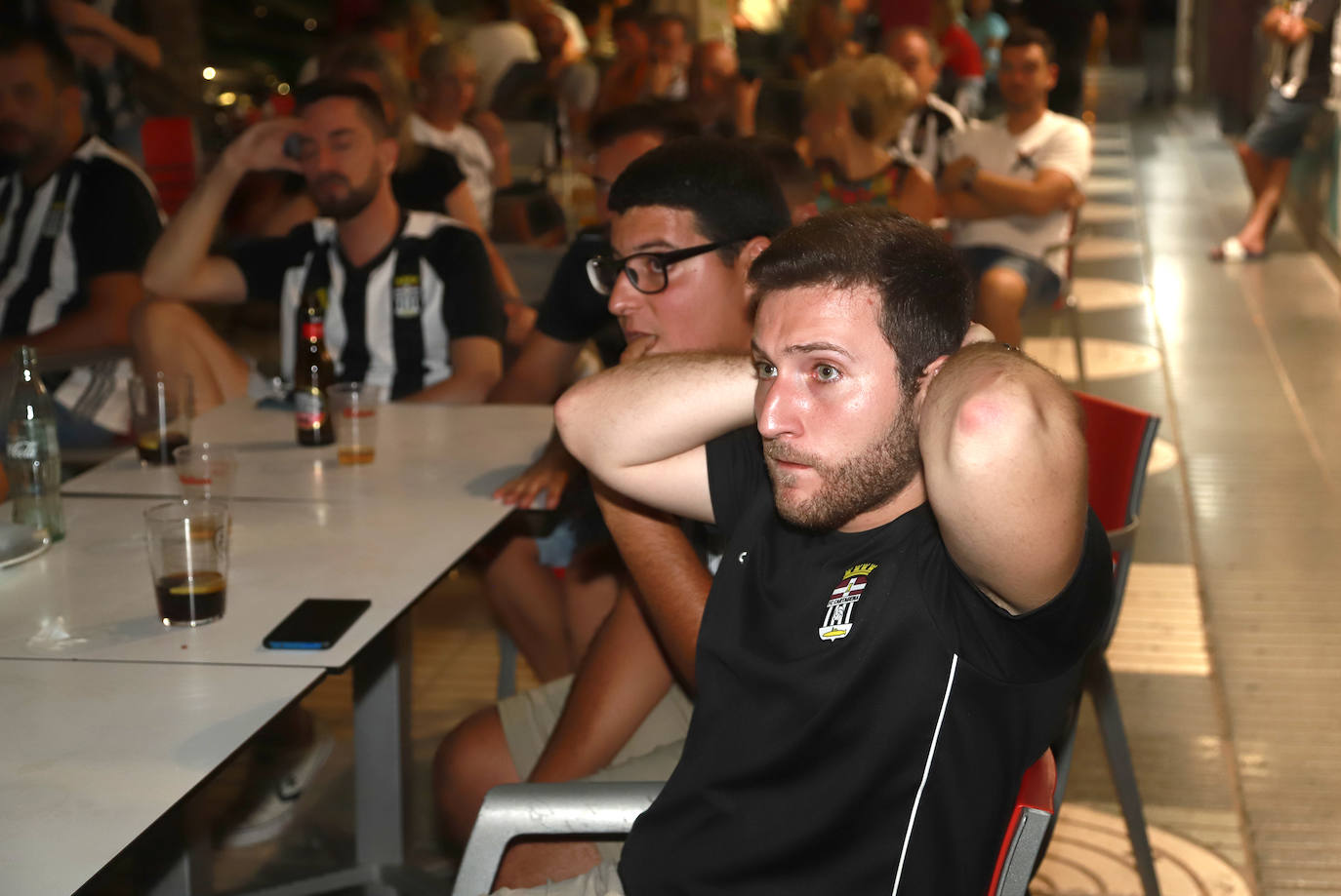 Fotos: Así está viviendo la afición blanquinegra el partido en Cartagena