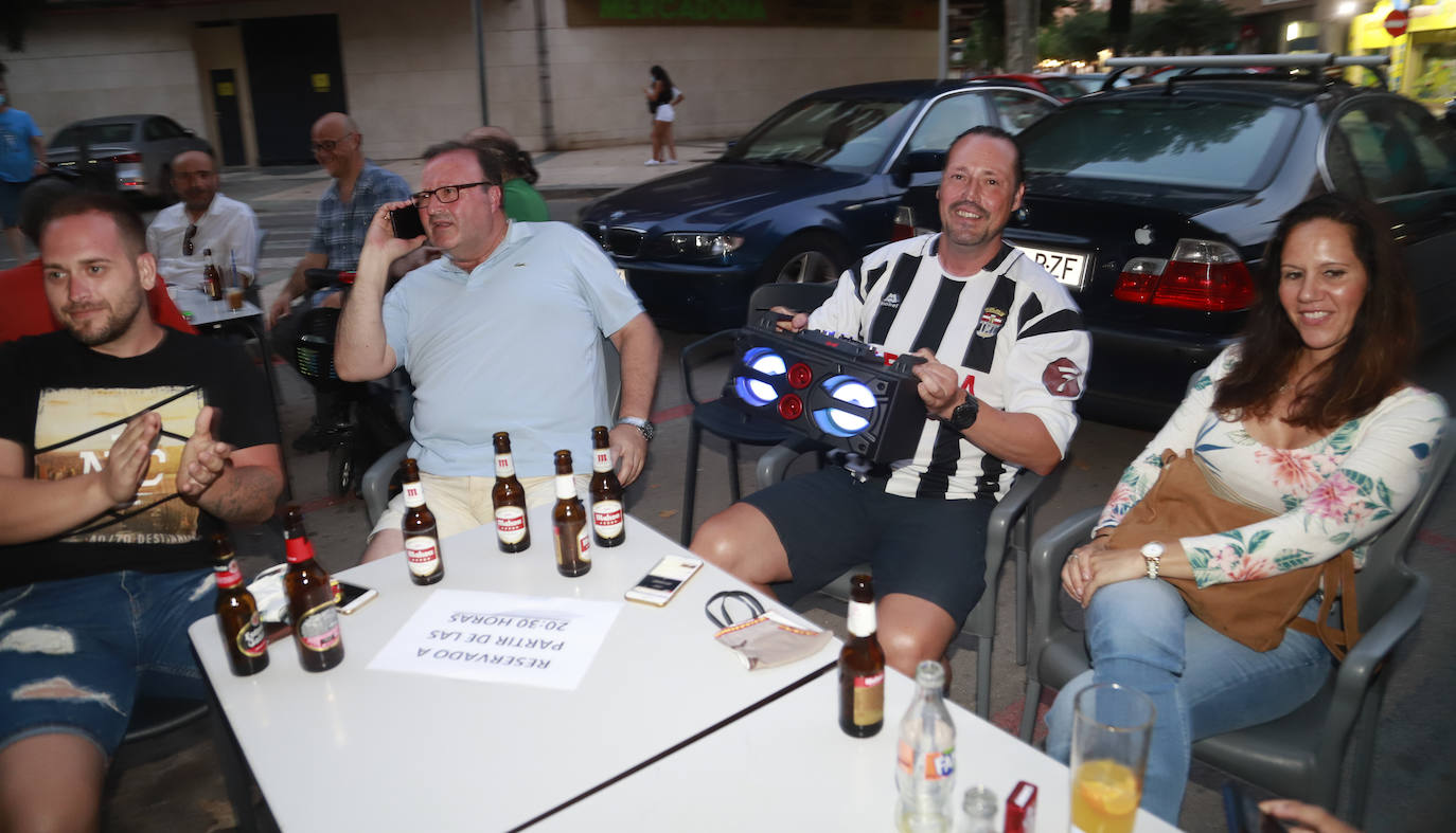 Fotos: Así está viviendo la afición blanquinegra el partido en Cartagena