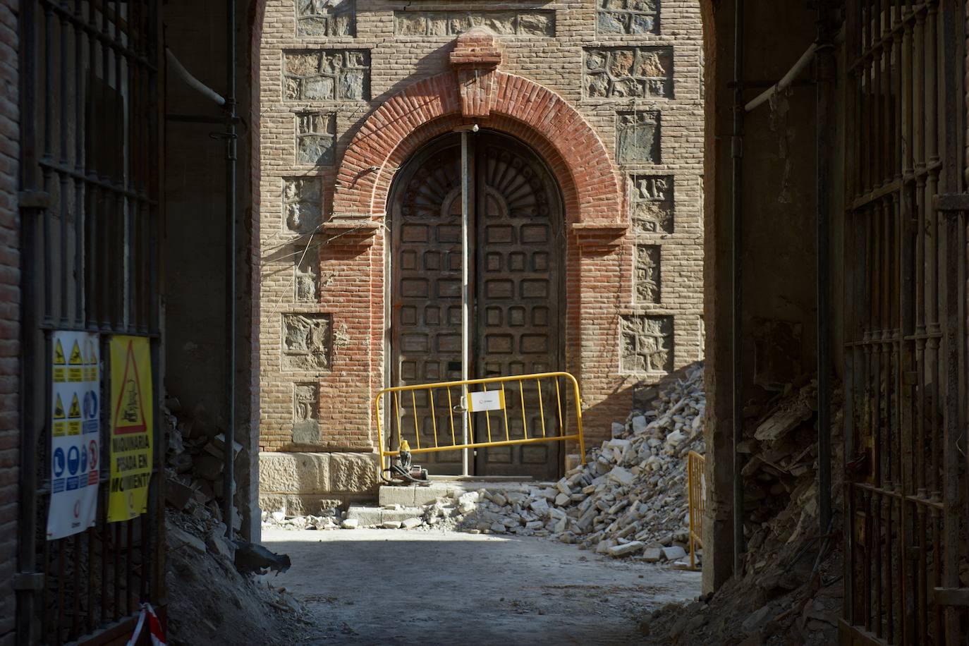 Fotos: Derriban los primeros muros de la Cárcel Vieja de Murcia