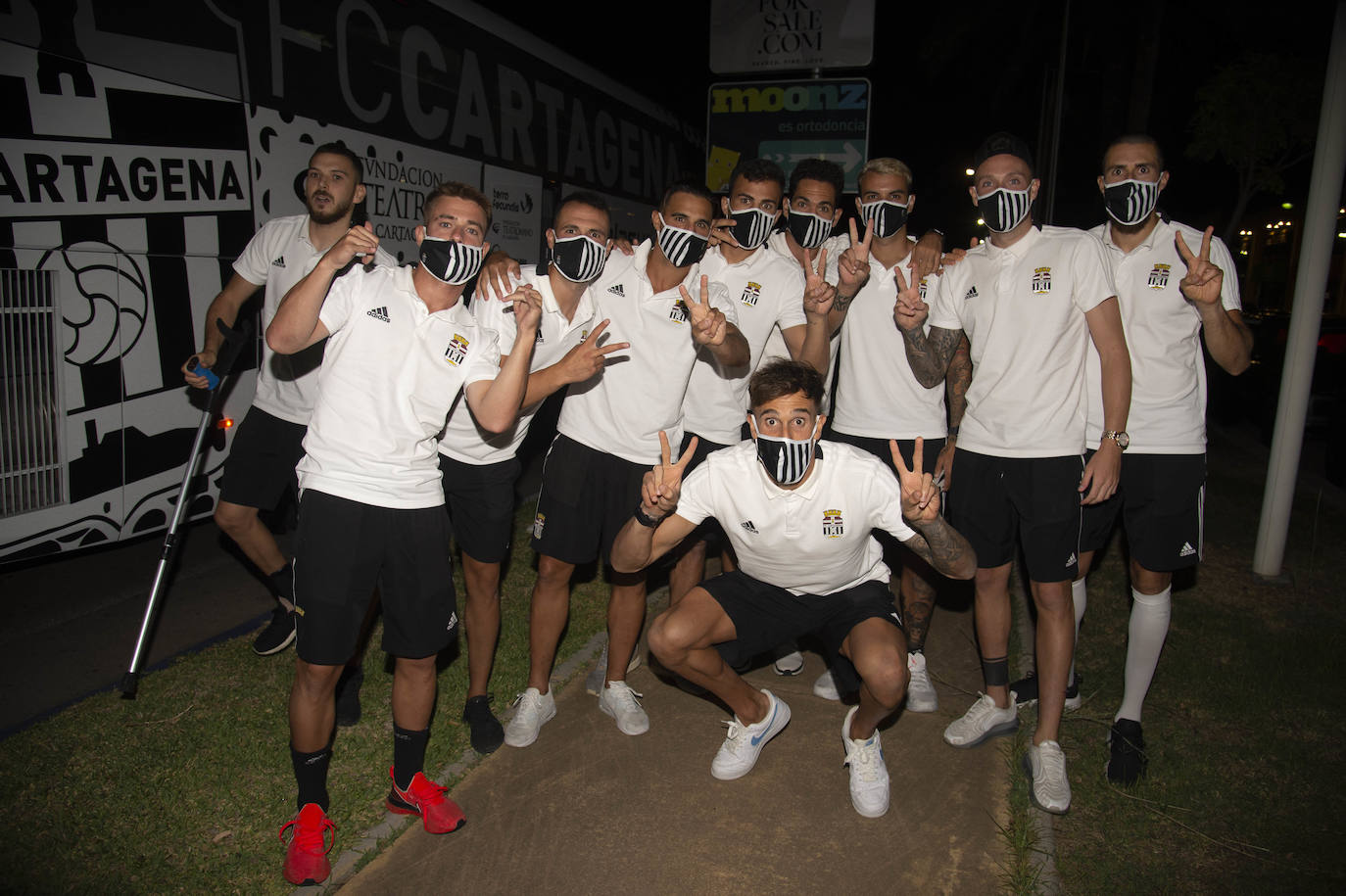 Fotos: Los jugadores del Cartagena celebran el ansiado ascenso a Segunda