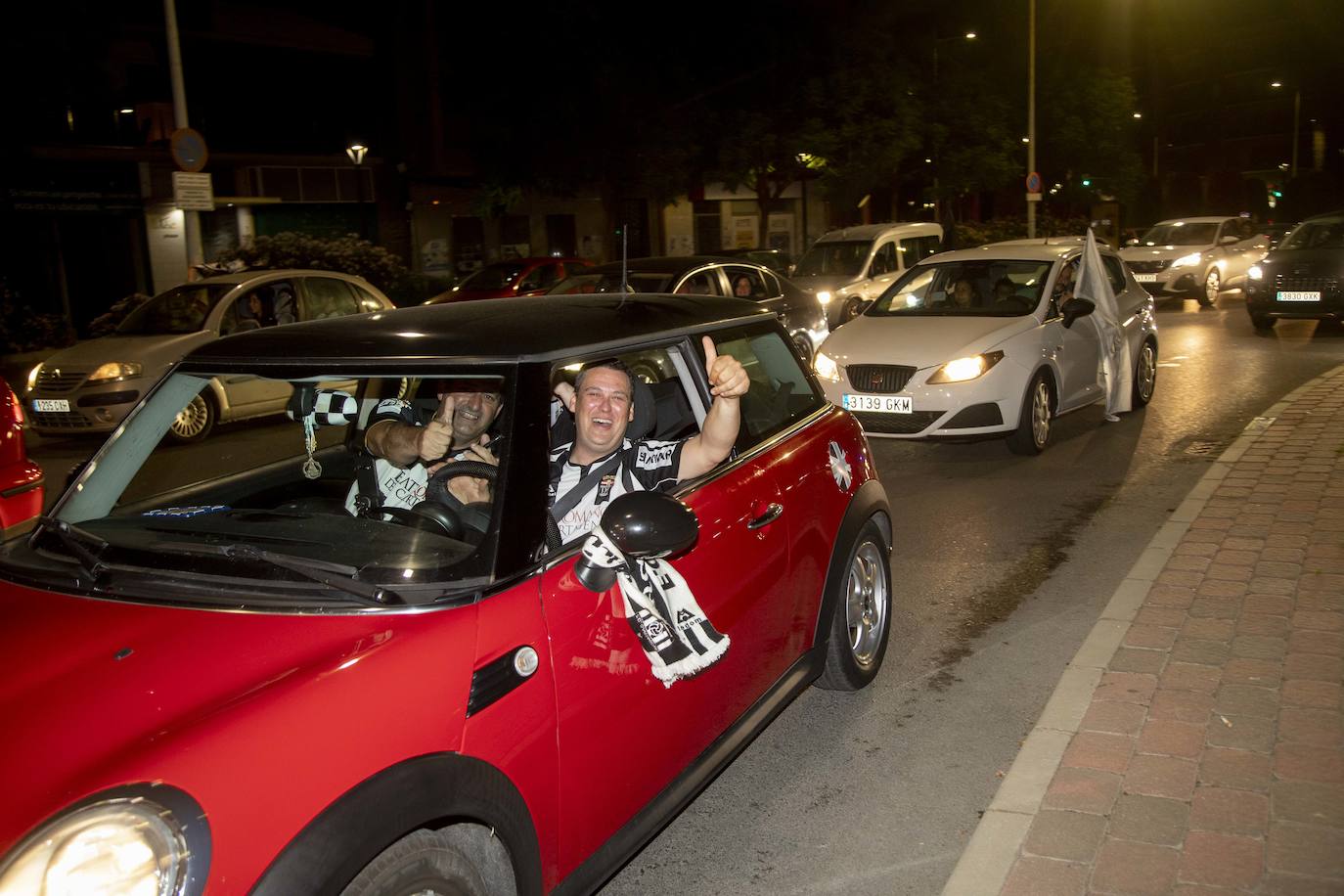 Fotos: Así está viviendo la afición blanquinegra el partido en Cartagena