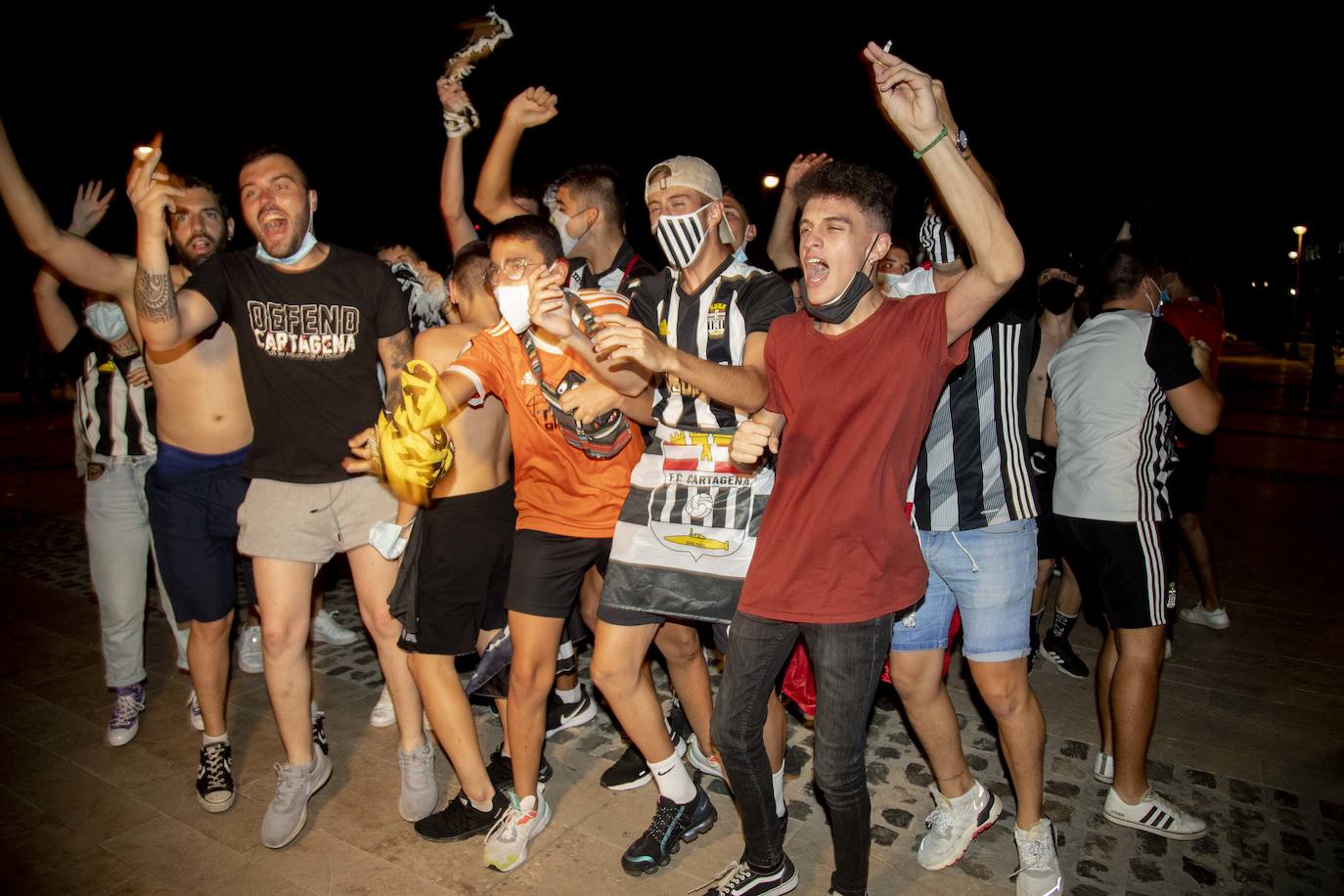 Fotos: Así está viviendo la afición blanquinegra el partido en Cartagena