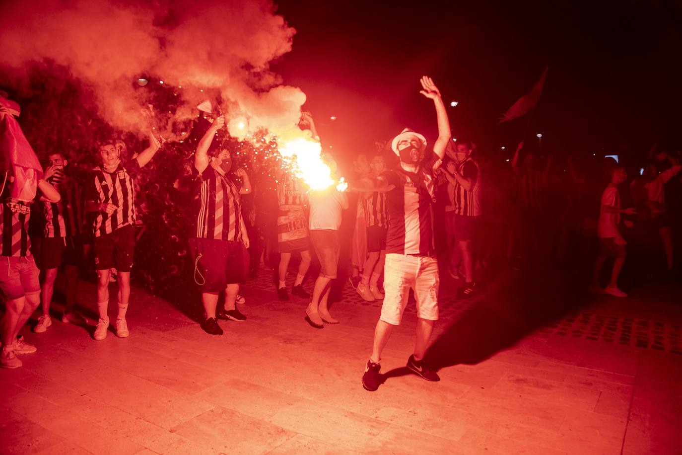 Fotos: Así está viviendo la afición blanquinegra el partido en Cartagena
