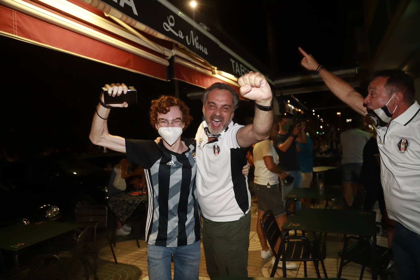 Fotos: Así está viviendo la afición blanquinegra el partido en Cartagena