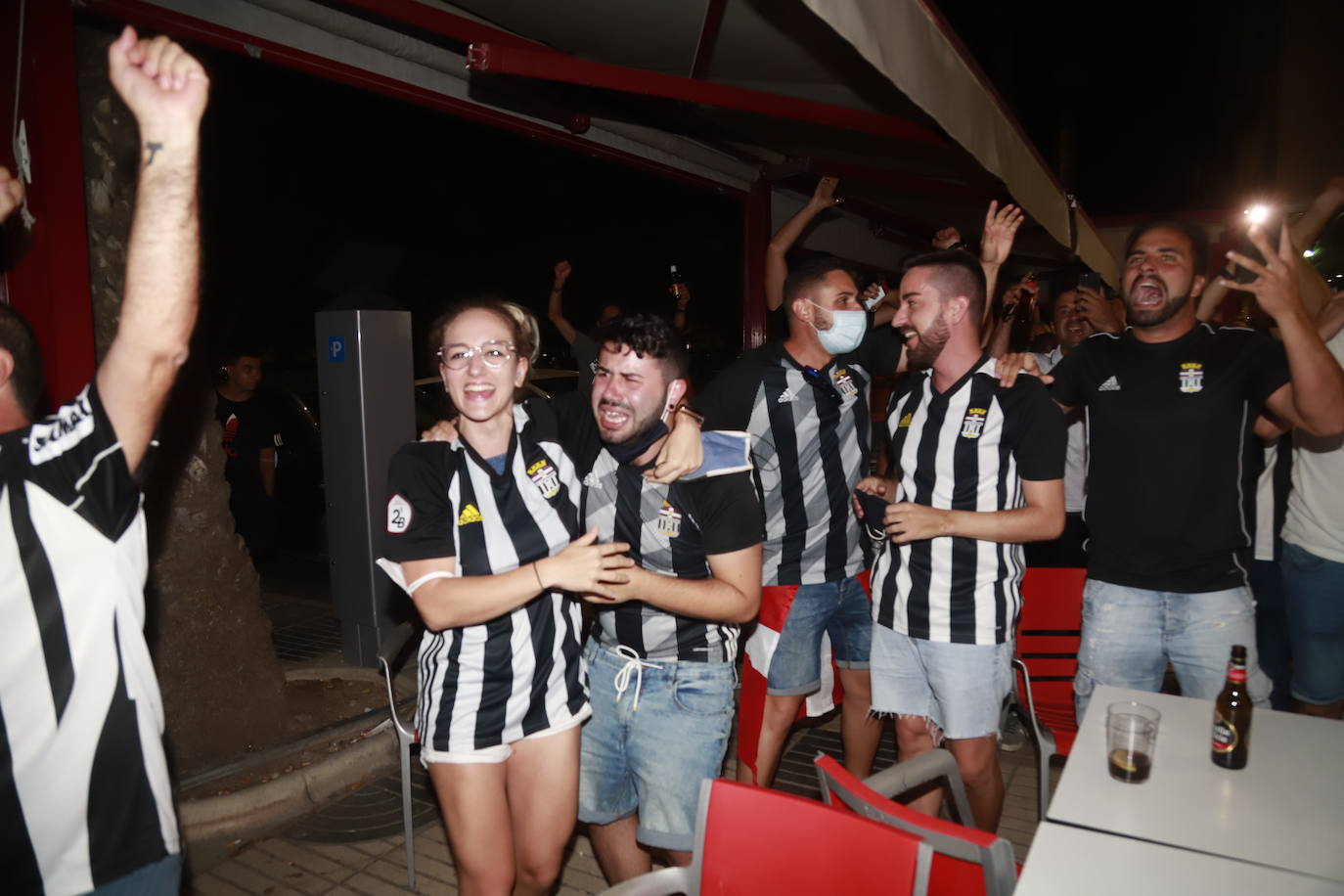 Fotos: Así está viviendo la afición blanquinegra el partido en Cartagena