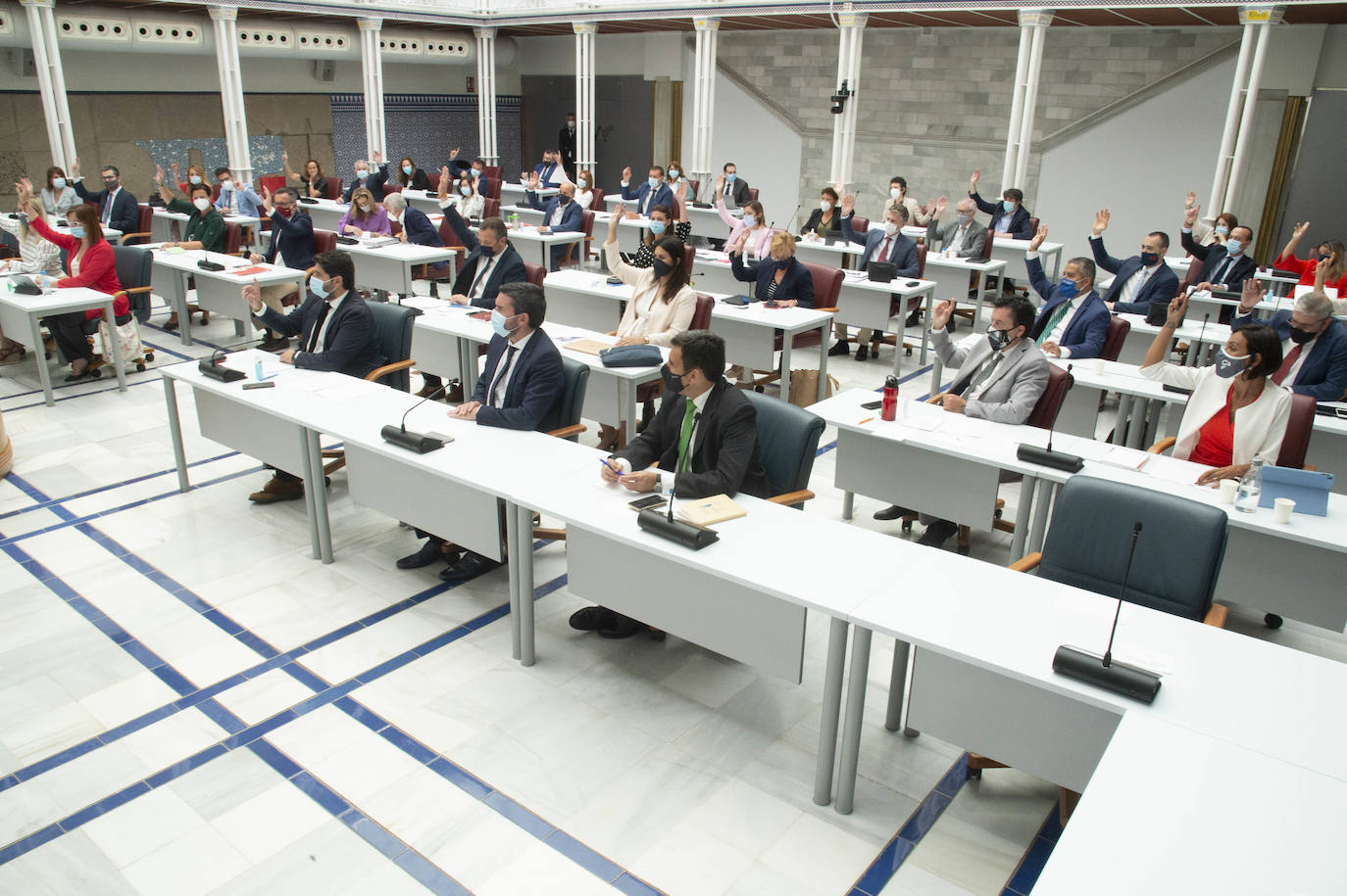 Fotos: La Asamblea aprueba la Ley de Protección y Recuperación del Mar Menor