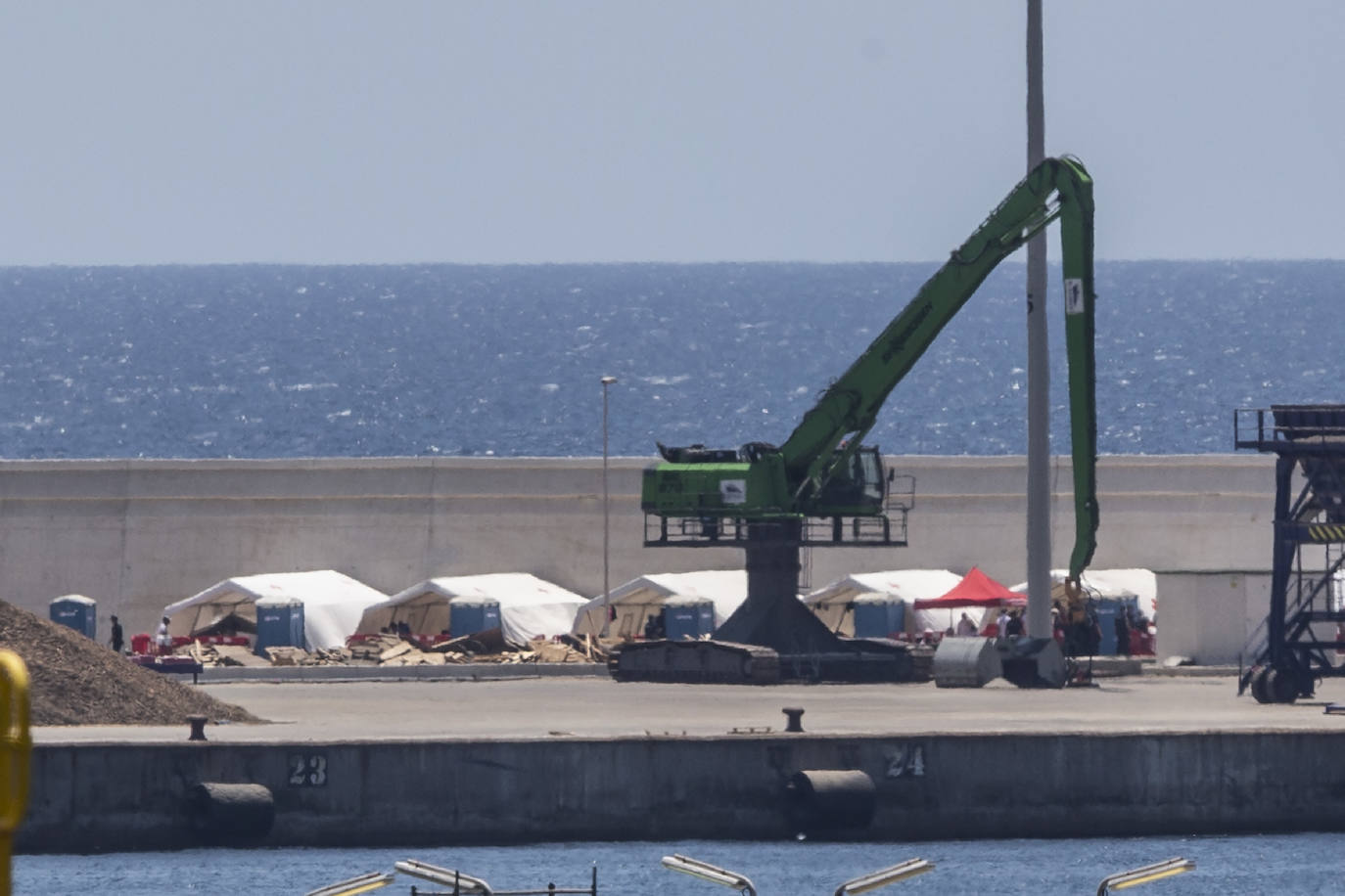 Fotos: Campamento de inmigrantes en el Puerto de Cartagena.