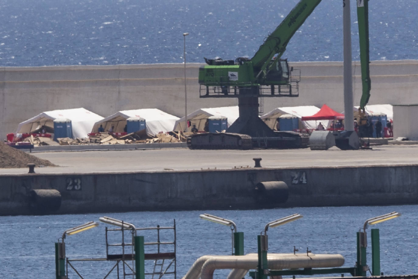 Fotos: Campamento de inmigrantes en el Puerto de Cartagena.