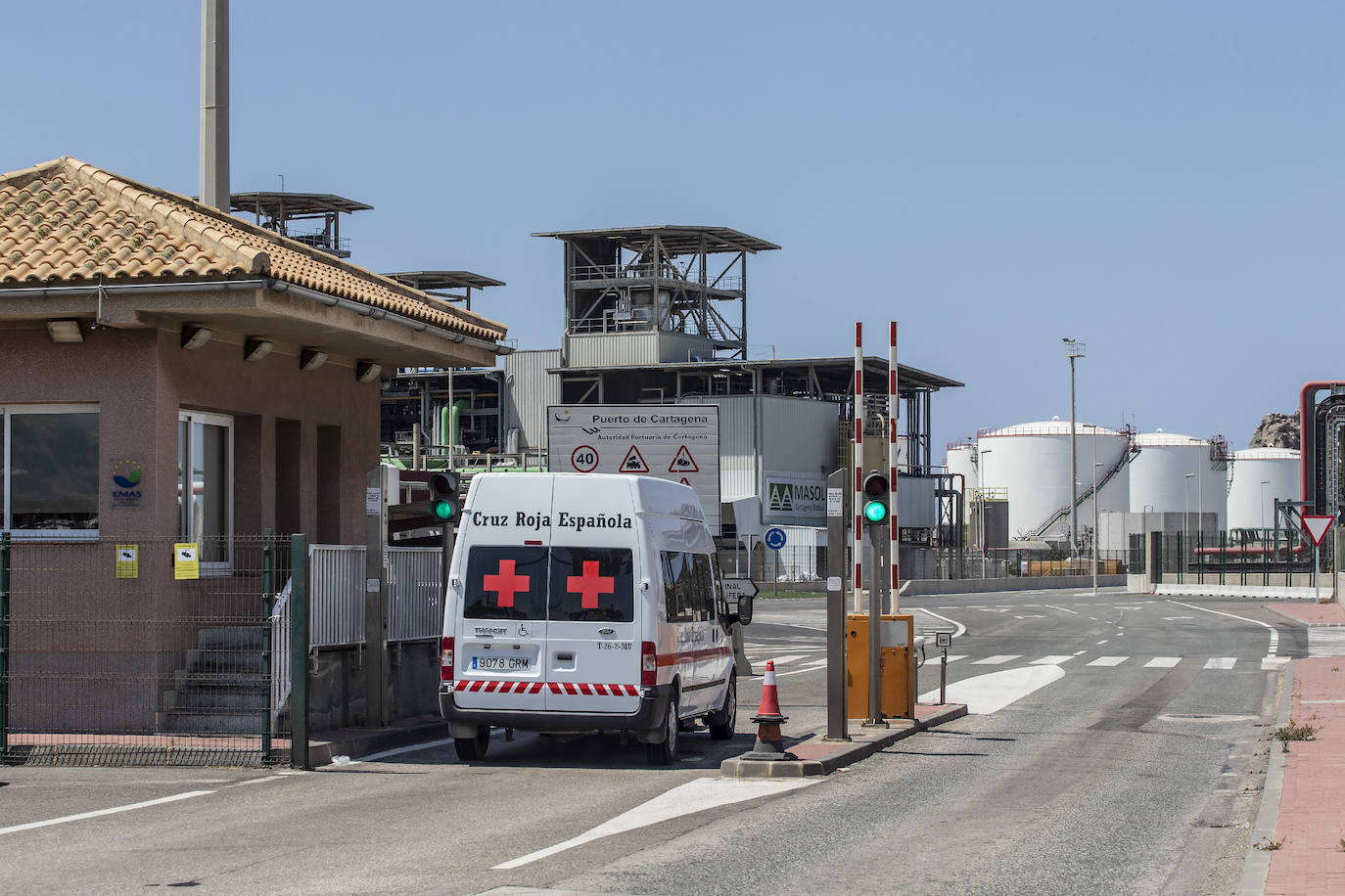 Fotos: Campamento de inmigrantes en el Puerto de Cartagena.