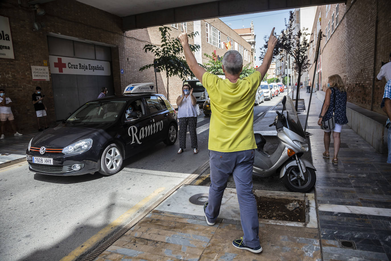 Fotos: Treinta autoescuelas se manifiestan en Cartagena por el parón de exámenes