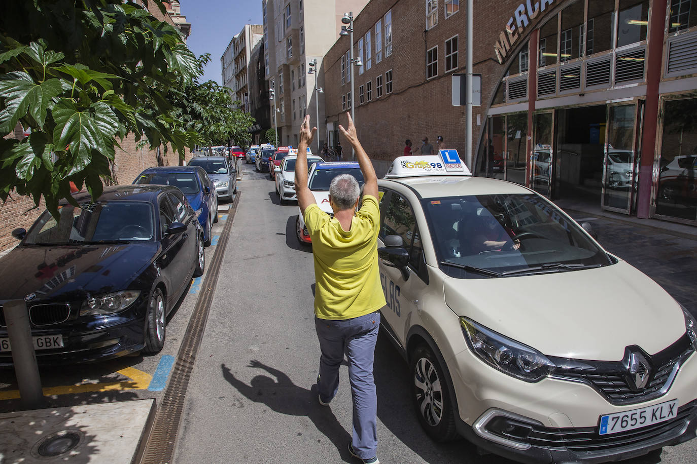 Fotos: Treinta autoescuelas se manifiestan en Cartagena por el parón de exámenes