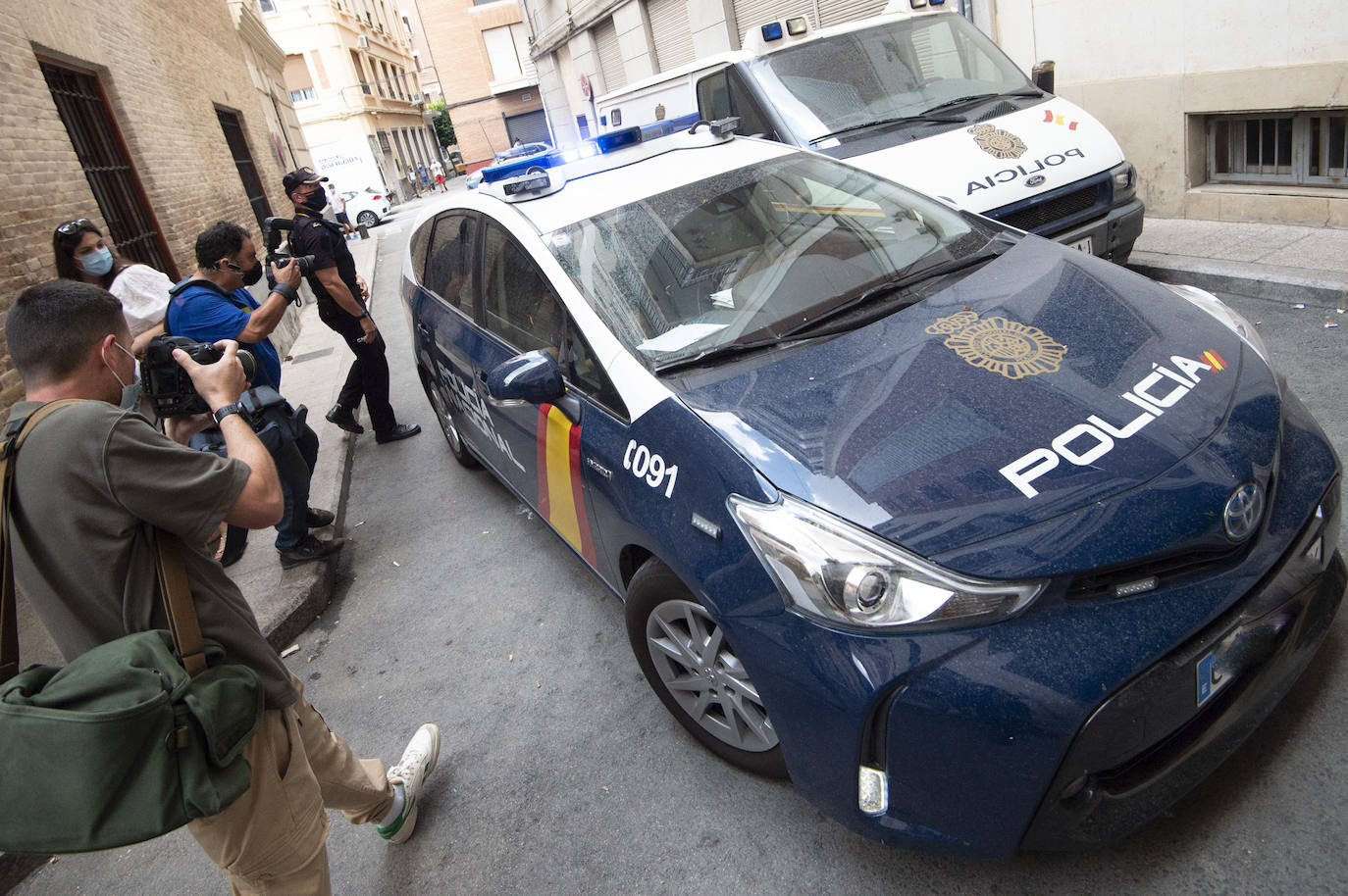 Fotos: La Policía traslada al hijo del médico José Antonio Villegas a dependencias de la Jefatura Provincial de Murcia
