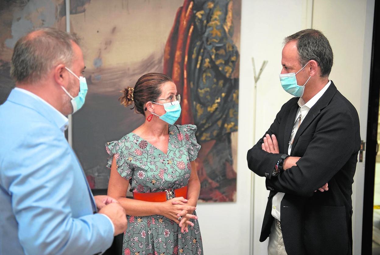 Francisco Abril, Ana Belén Castejón y Javier Celdrán, ayer, en el Palacio Aguirre, en la presentación del Plan de Barrios y Diputaciones. 