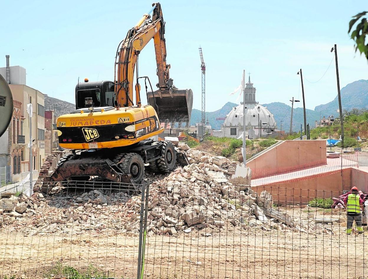 Obras para una plaza en el Monte Sacro, en julio. 