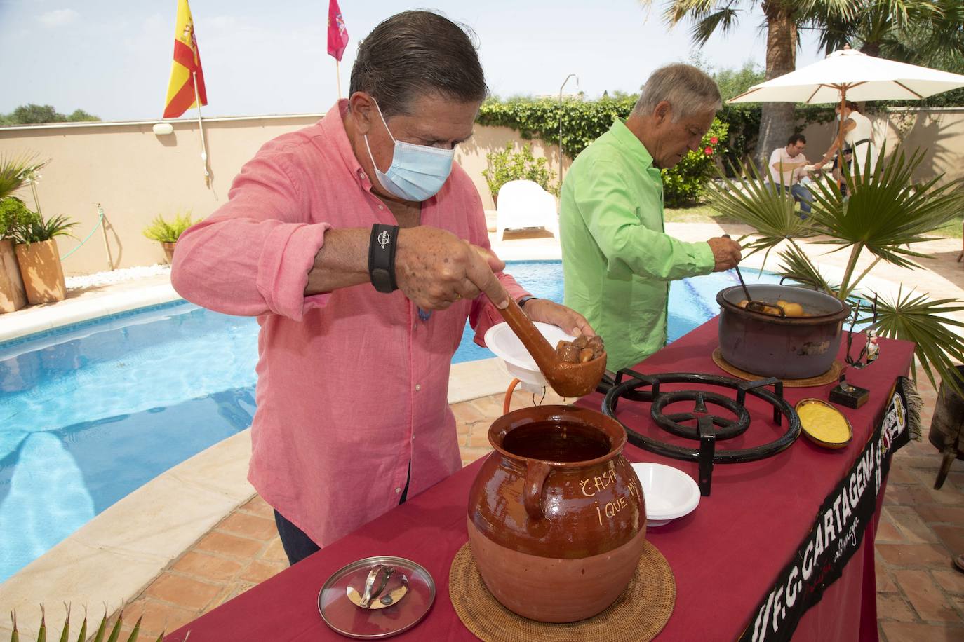 Fotos: Federico Trillo participa en un concurso de michirones en Cabo de Palos