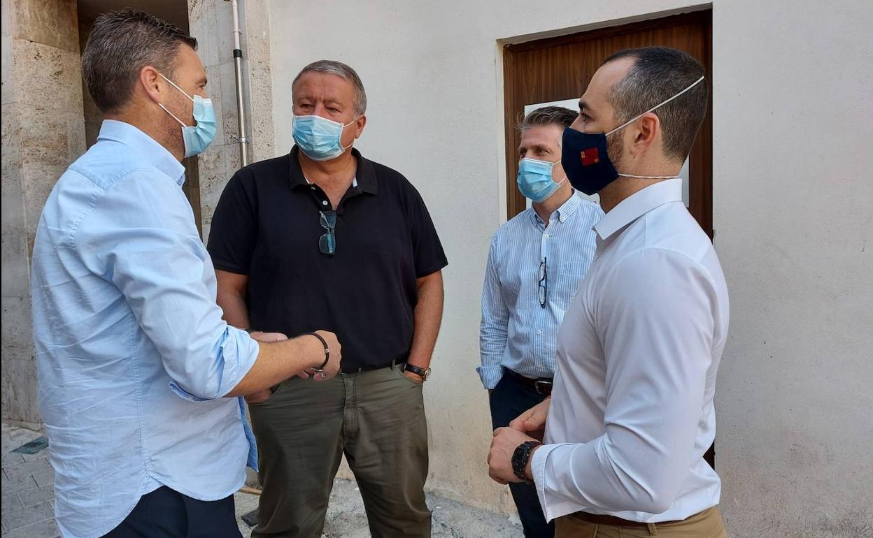 Bernabé (segundo por la izquierda), este miércoles, en Caravaca.