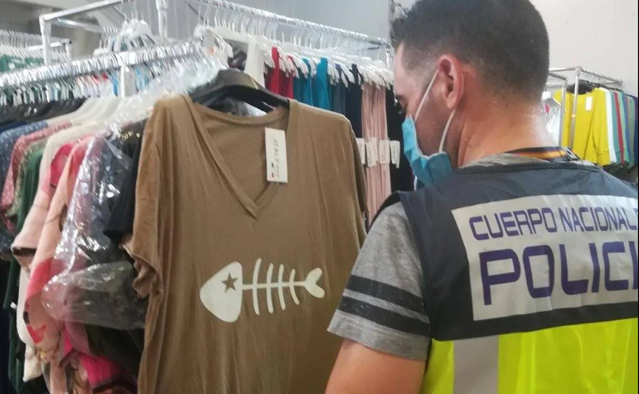 Perceptivo celebrar detergente Decomisan en Málaga prendas de ropa falsificadas de Pequeña Moma | La Verdad