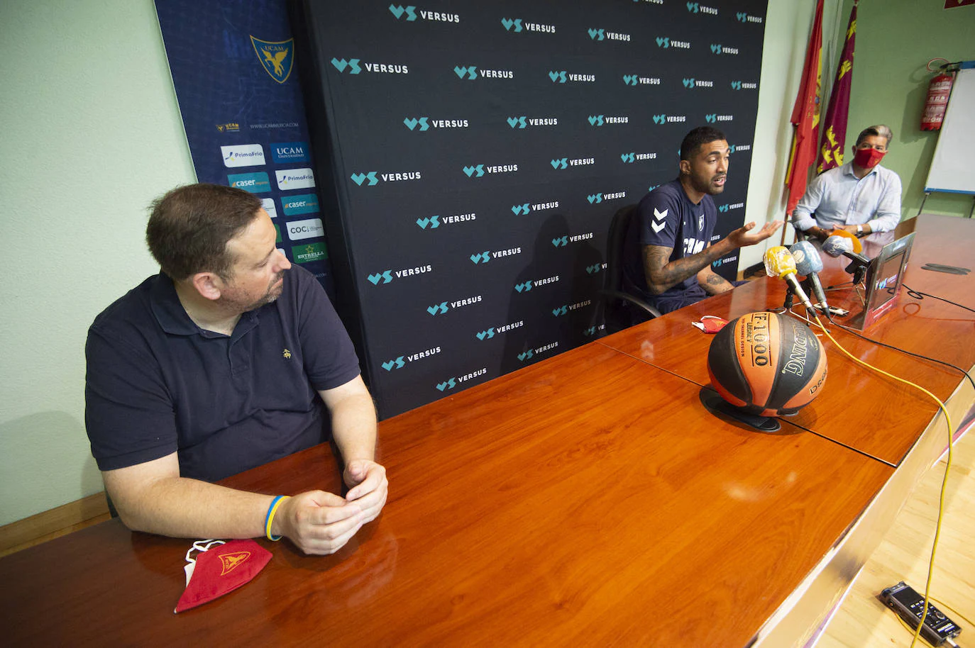 Fotos: Presentación de Augusto Lima como nuevo jugador del UCAM CB