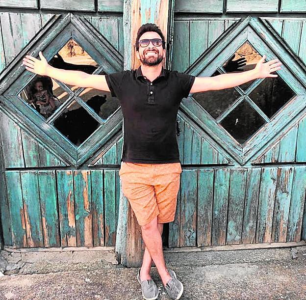 Los brazos abiertos. El cantante y compositor de Molina se Segura, Diego Cantero. 