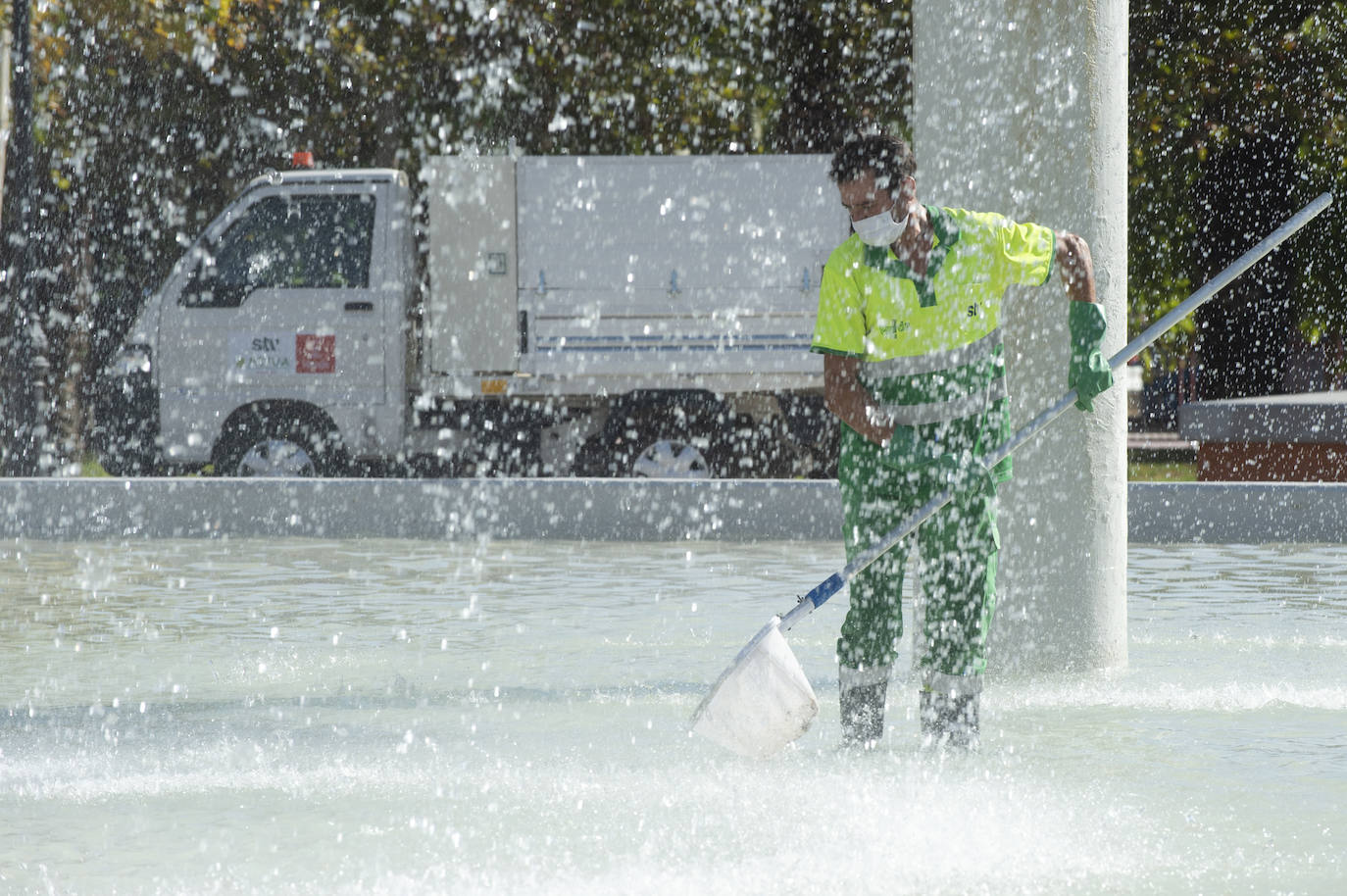 Fotos: Trabajos de limpieza y desinfección diarios en los parques de Murcia