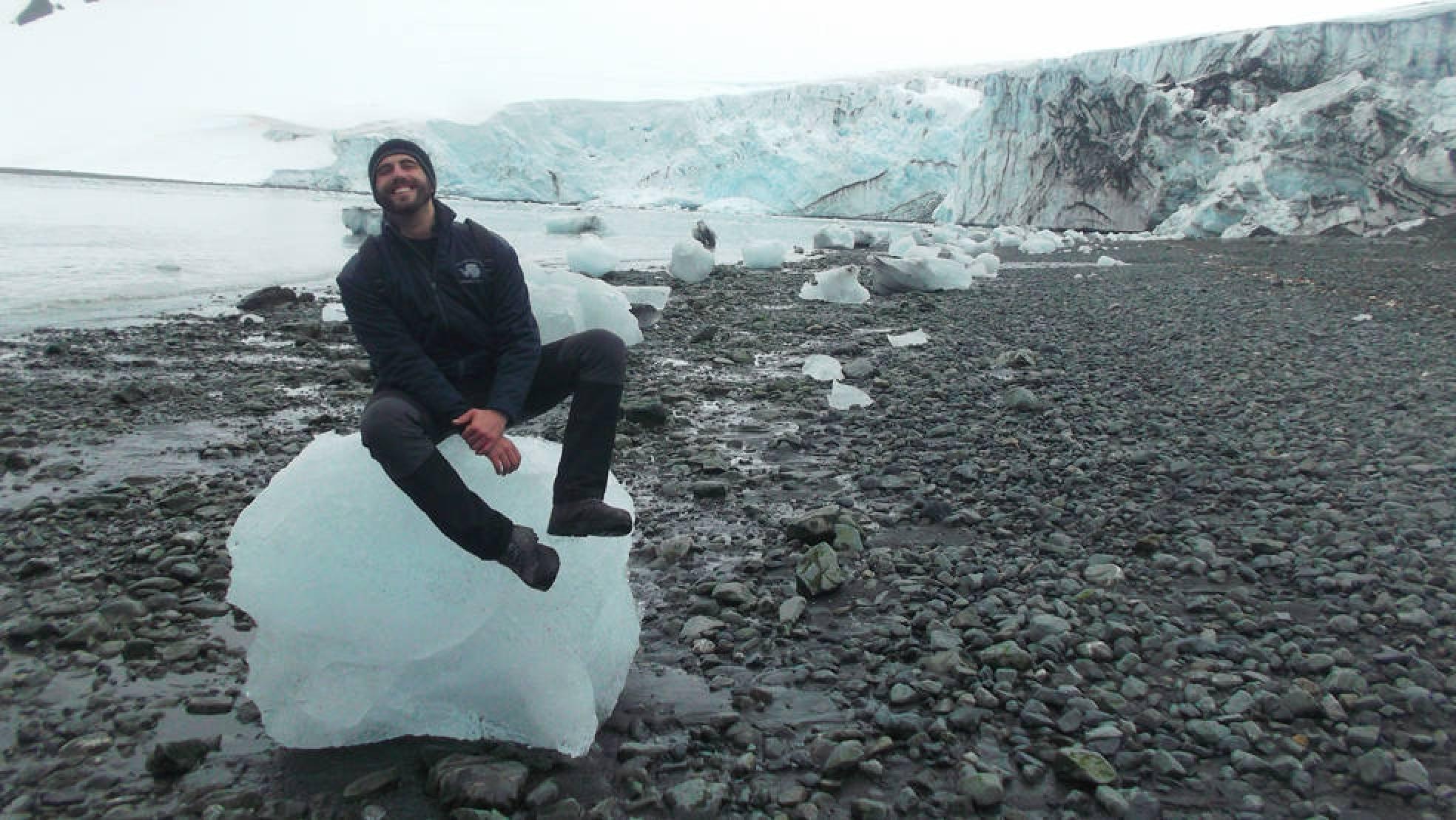 Pablo Rodríguez Ros en el glacia Johnson, en la Antártida, junto a la base española Juan Carlos I. 