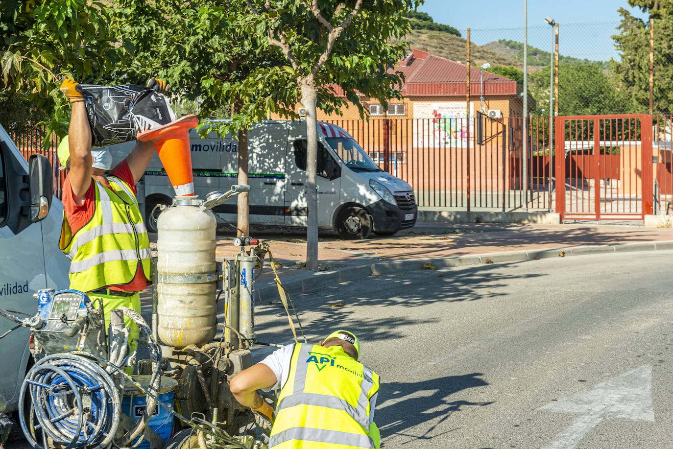 Fotos: Mensajes para prevnir el coronavirus junto a 116 colegios públicos de Murcia