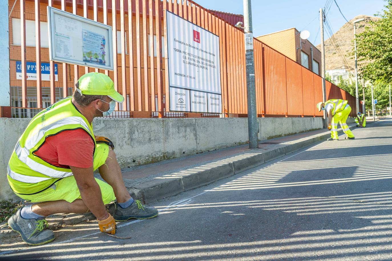 Fotos: Mensajes para prevnir el coronavirus junto a 116 colegios públicos de Murcia