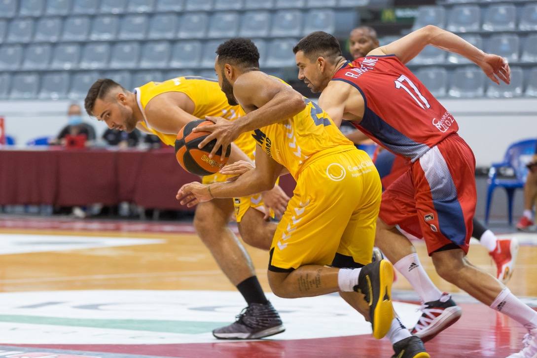 Fotos: El UCAM CB cae ante el Manresa en su primer partido de pretemporada