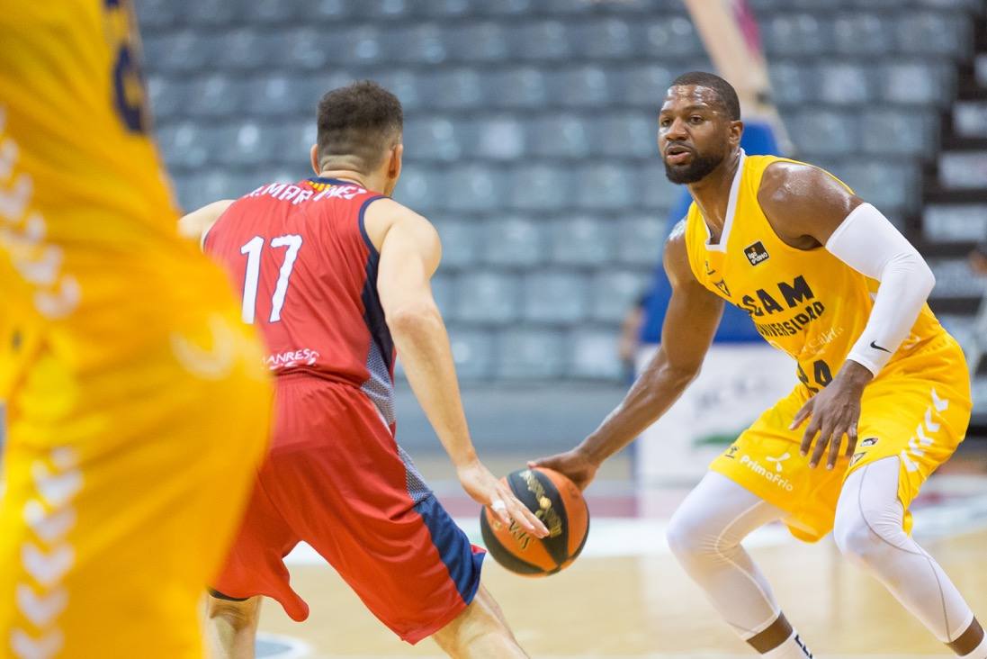 Fotos: El UCAM CB cae ante el Manresa en su primer partido de pretemporada