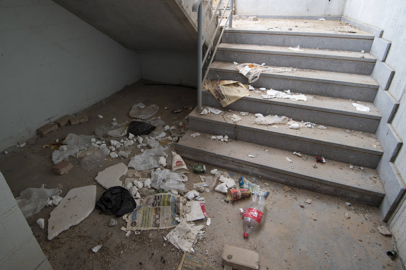 Fotos: Estado del interior y los aledaños del Enrique Roca