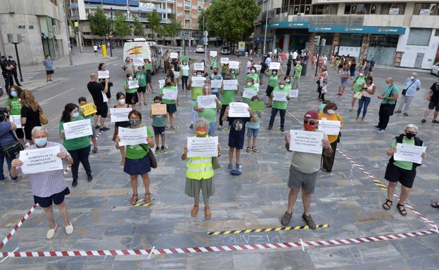 Concentración este martes en la avenida de la Libertad de Murcia. 