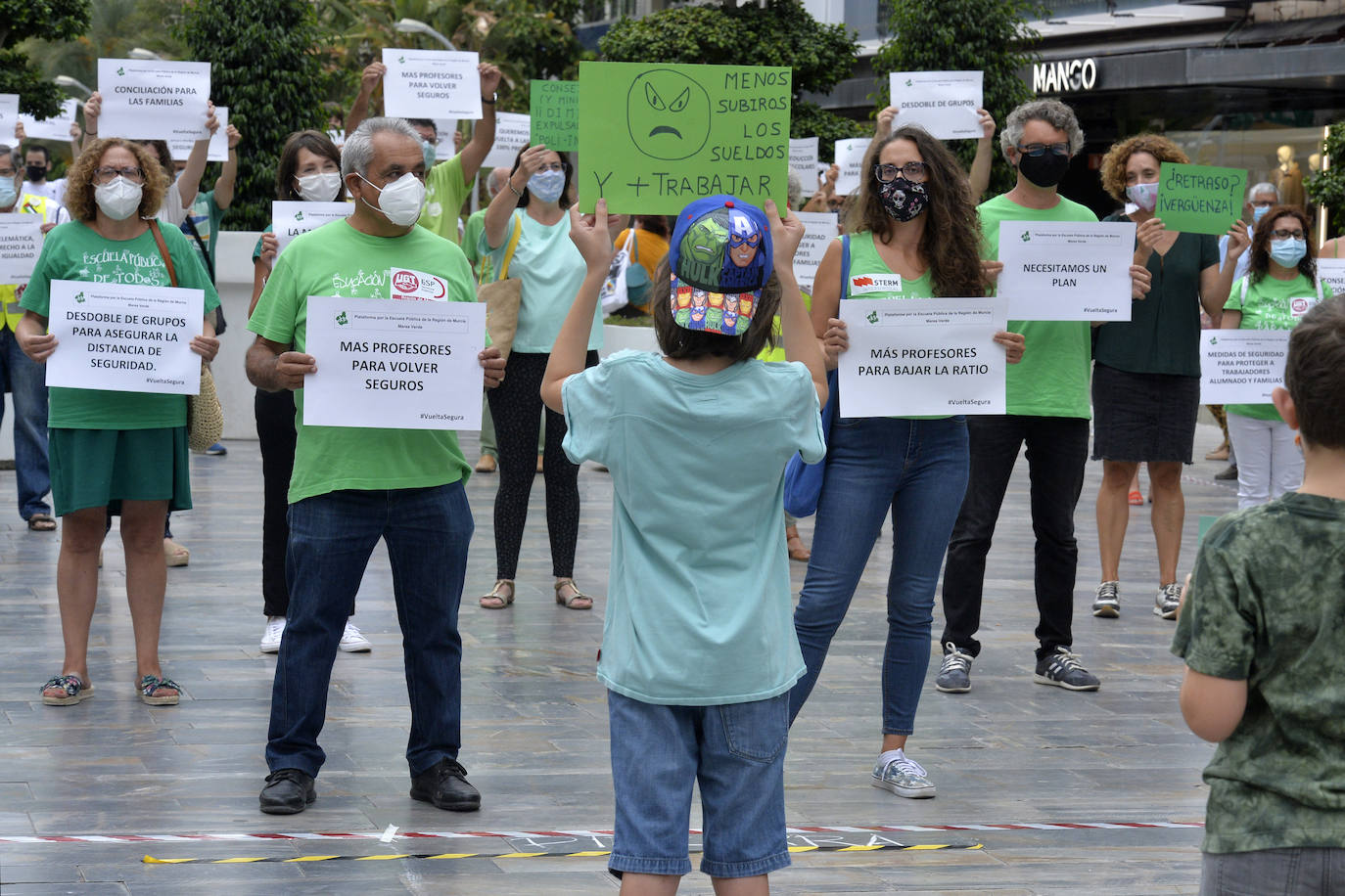 Fotos: Concentración de la Marea Verde contra las medidas del inicio escolar