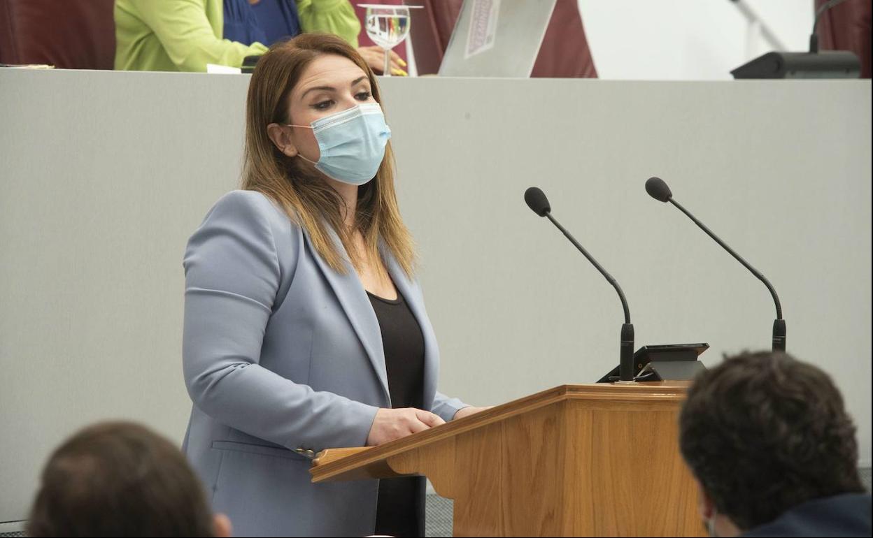 Esperanza Moreno, en la Asamblea Regional, el pasado miércoles. 