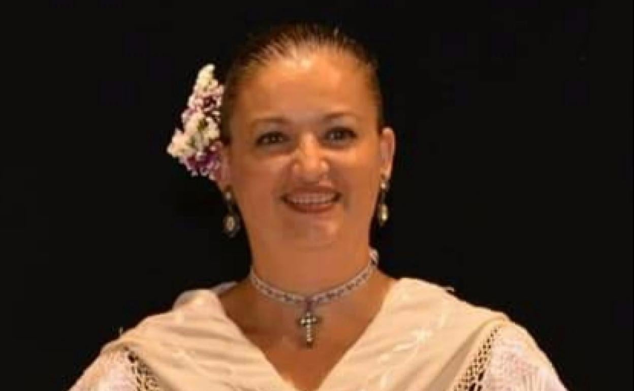 Josefa Noguera, ataviada con el traje regional murciano.