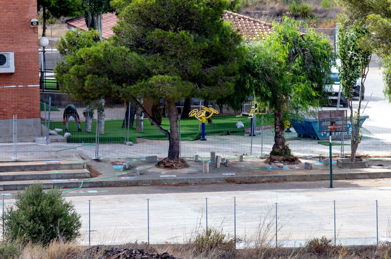 Obras de hormigonado en el patio del Enrique Viviente, días atrás. 