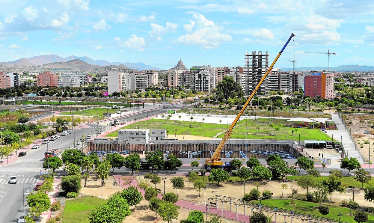 Panorámica de la nueva zona residencial entre Churra y Santiago y Zaraiche, en la que se aprecian las zonas verdes y arboladas. 