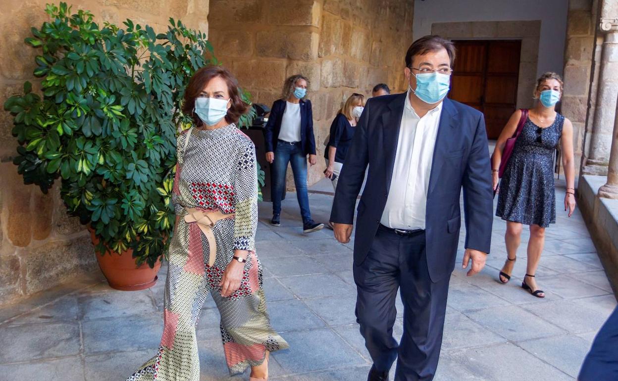 Fernández Vara junto a la vicepresidenta Carmen Calvo en su visita hace dos semanas a Mérida.