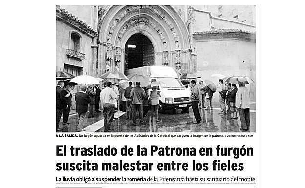 Así tituló el diario 'La Verdad' la polémica causada por el traslado de la Patrona en un furgón en 2003. 