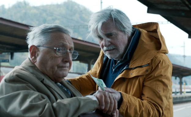 Jiri Menzel y Peter Simonischek en 'Sin olvido'.