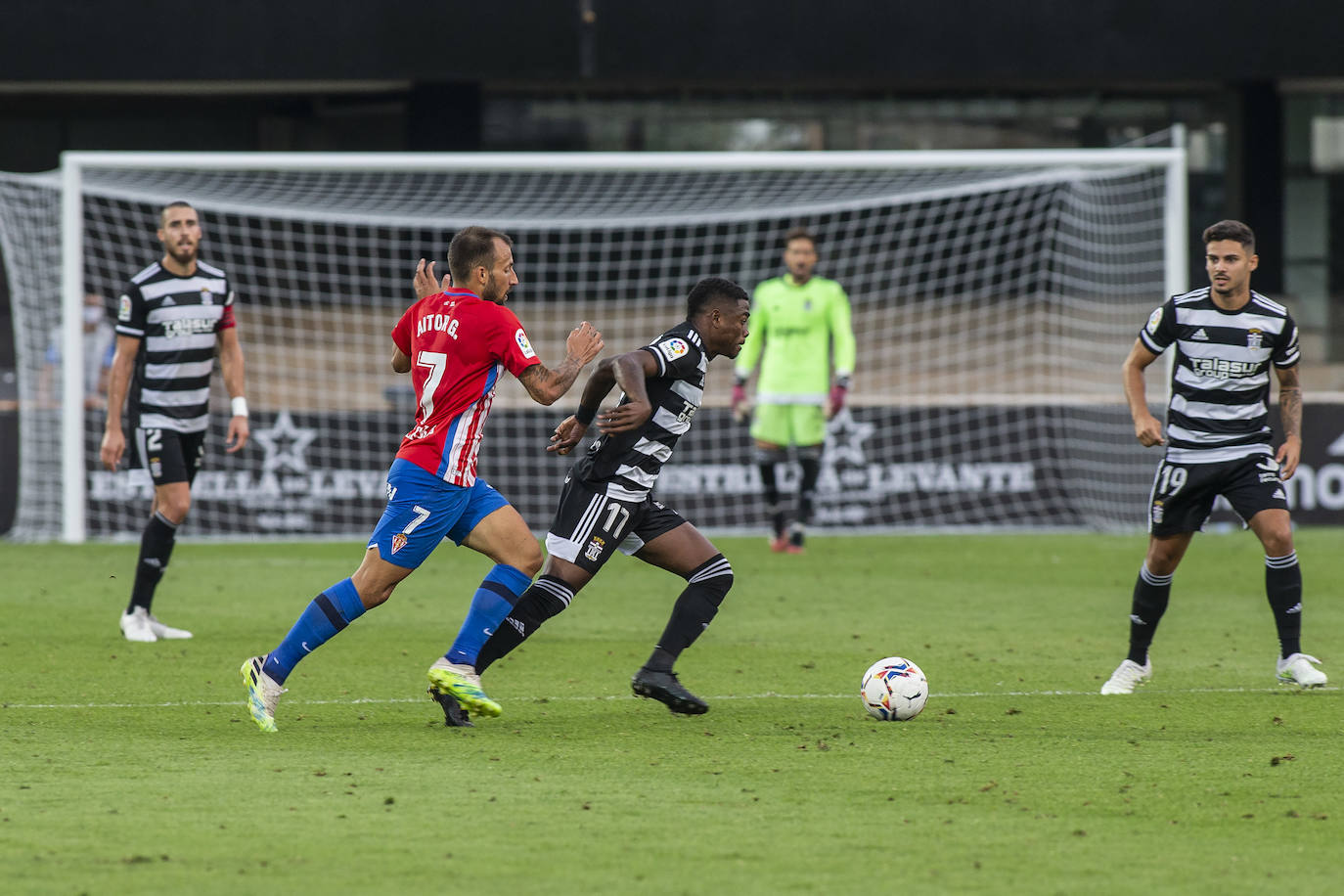 Fotos: Primer disgusto para un Efesé demasiado verde
